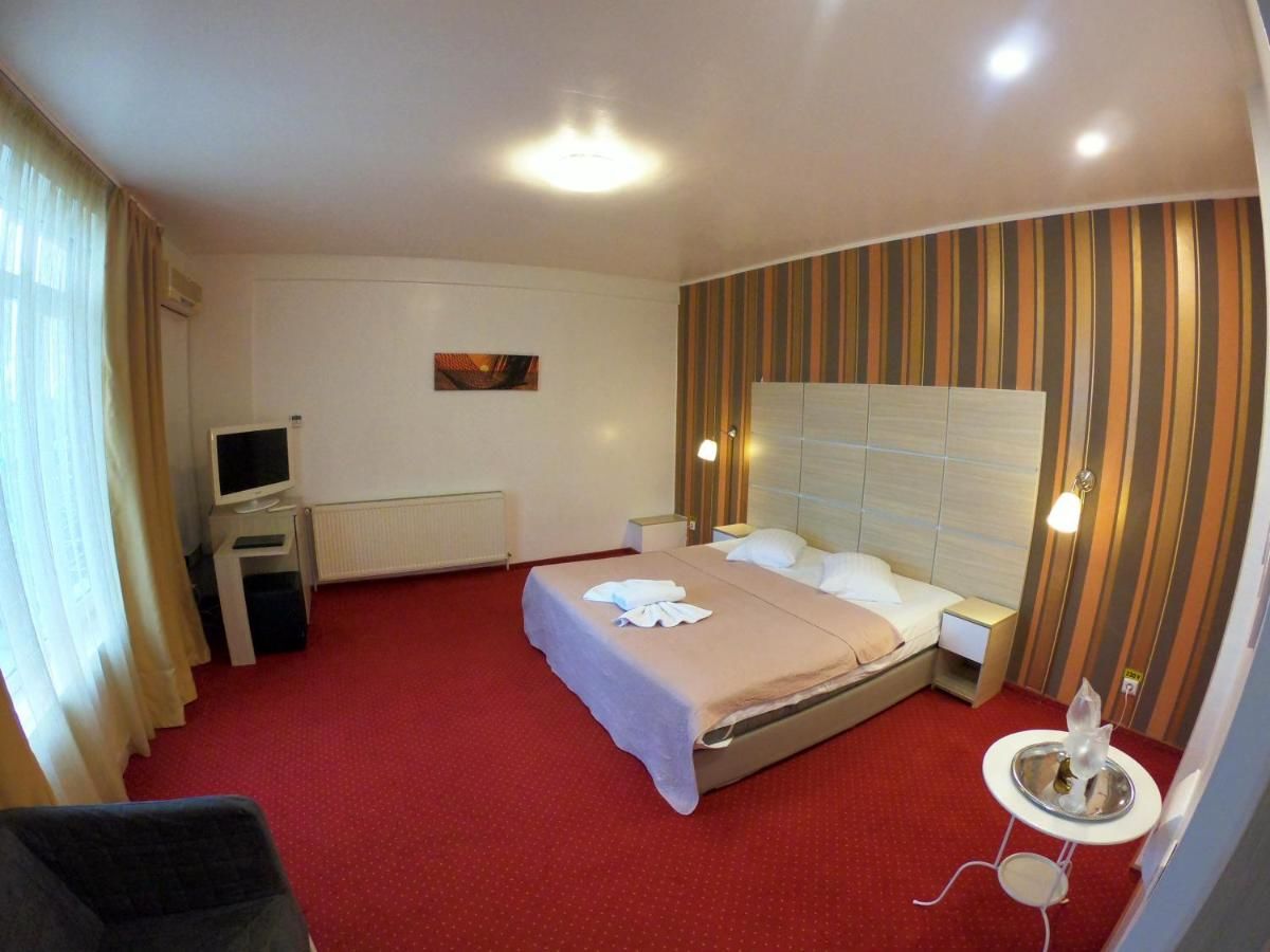 Отель Hotel Mon Caprice Бухарест-21
