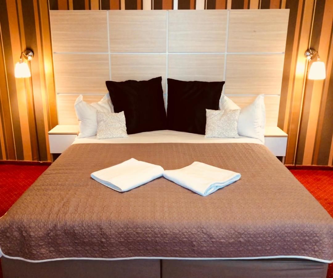 Отель Hotel Mon Caprice Бухарест-30