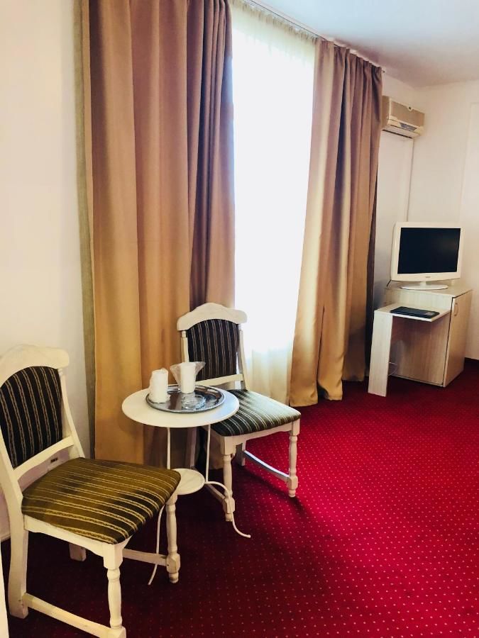 Отель Hotel Mon Caprice Бухарест-34