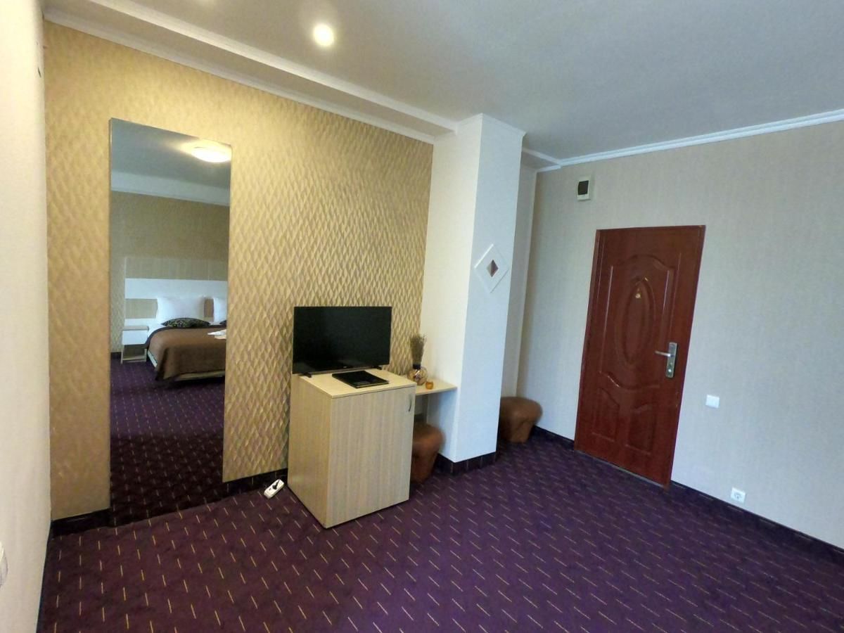 Отель Hotel Mon Caprice Бухарест