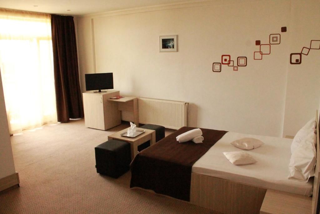 Отель Hotel Mon Caprice Бухарест-56