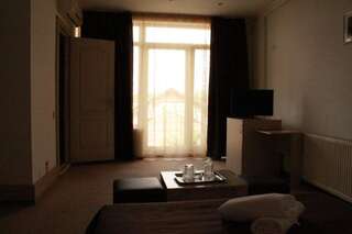 Отель Hotel Mon Caprice Бухарест Стандартный двухместный номер с 1 кроватью-13