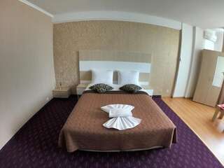 Отель Hotel Mon Caprice Бухарест-5