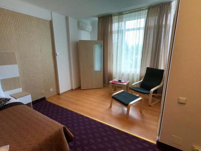 Отель Hotel Mon Caprice Бухарест-5