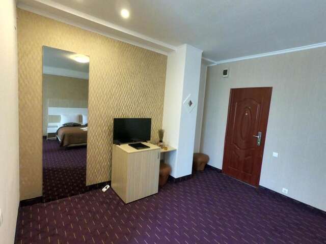 Отель Hotel Mon Caprice Бухарест-7